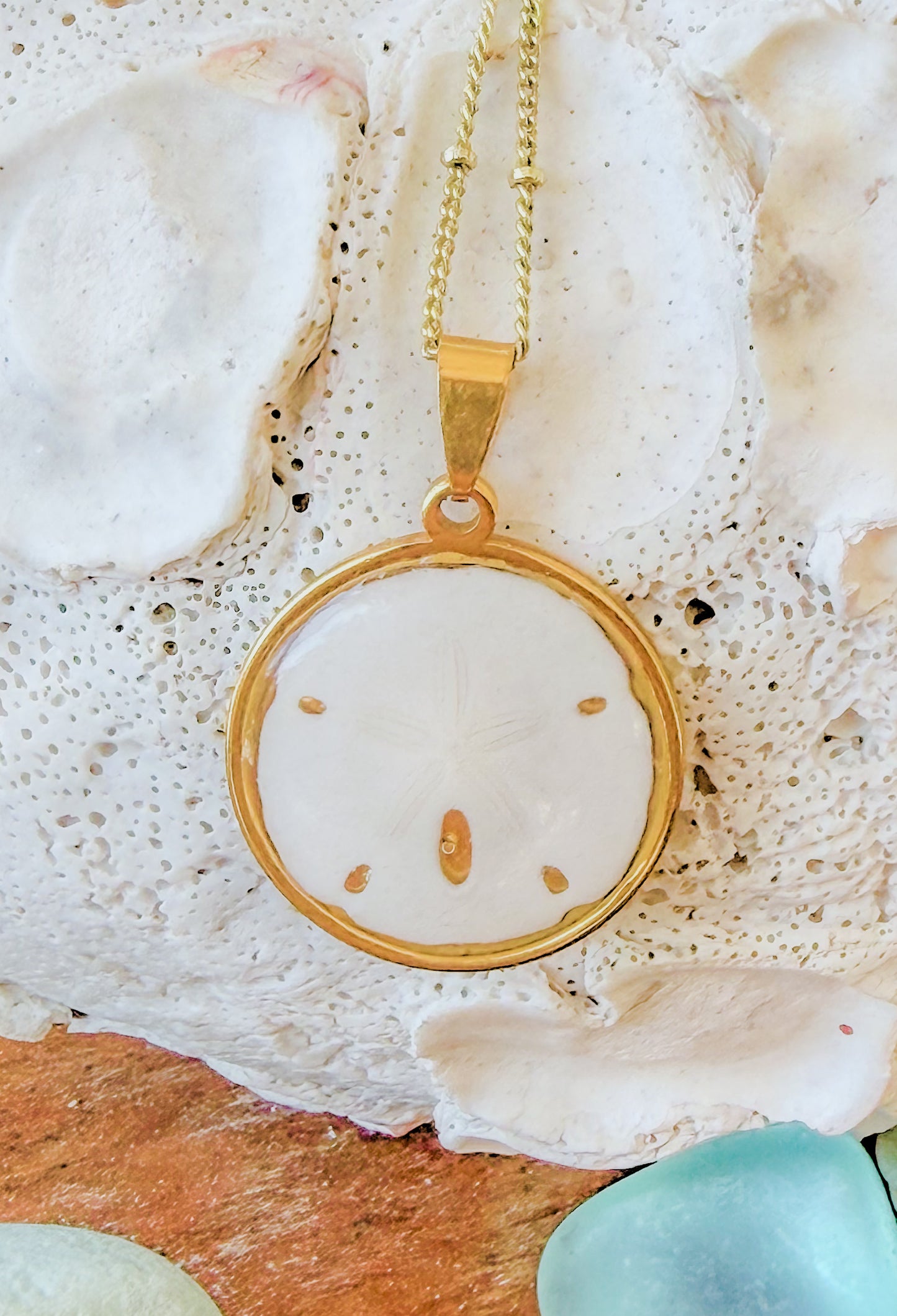 The Kaia- Sand Dollar Necklace (25mm)