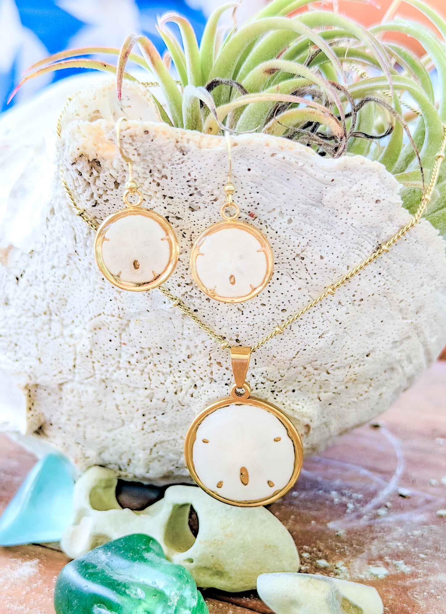 The Kaia- Sand Dollar Necklace (25mm)