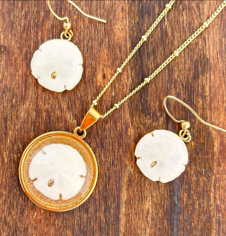 The Kaia- Sand Dollar Necklace (25mm)