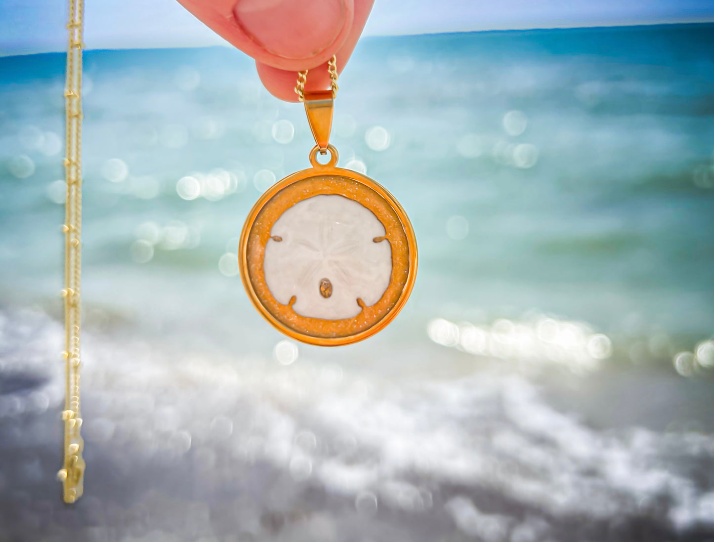 The Kaia- Sand Dollar Necklace (25mm)