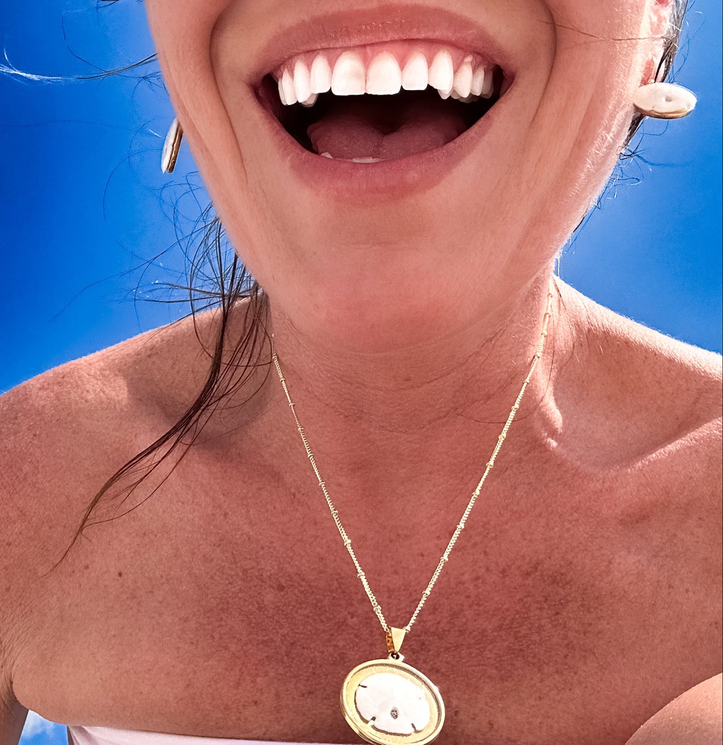 The Kaia- Sand Dollar Necklace (25mm)